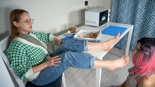 sucking sweaty toes for lunch – Kingdom of feet and slaves