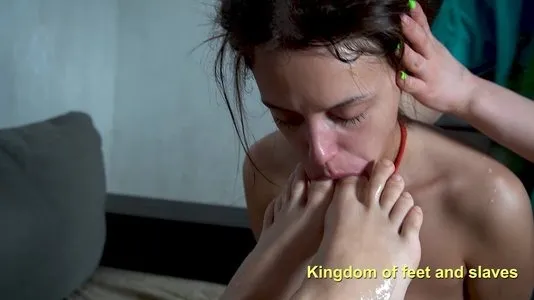 Servicing her Owners with Her Tongue – Kingdom of feet and slaves