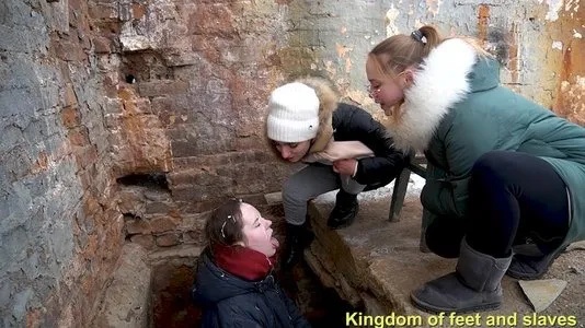 Ariel’s Outdoor Humiliating Tasks – Kingdom of feet and slaves