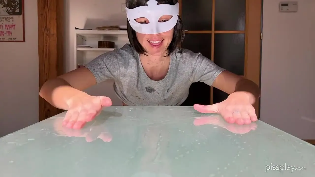 pissplay.com – Peeing in the Sunlight