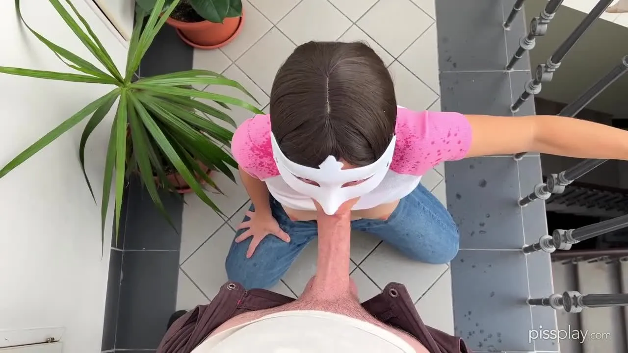 pissplay.com – Hotel Staircase